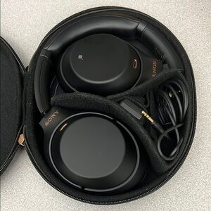 Sony WH-1000XM3 Wireless Noise Cancelling Headphones Bluetooth Over-Ear (Black)